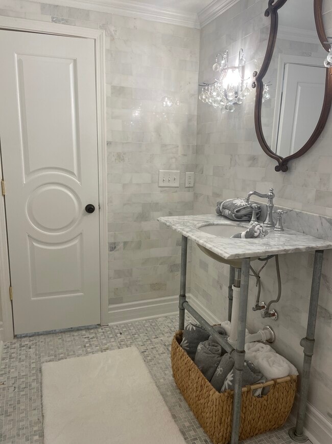 Building Photo - 5000 Wildeoak Trail