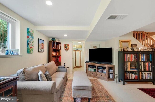 Building Photo - 9504 Milstead Dr