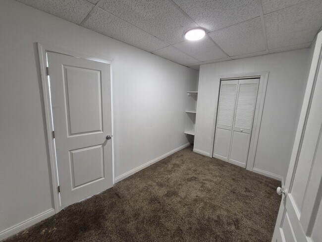 Building Photo - 526 Corwin St