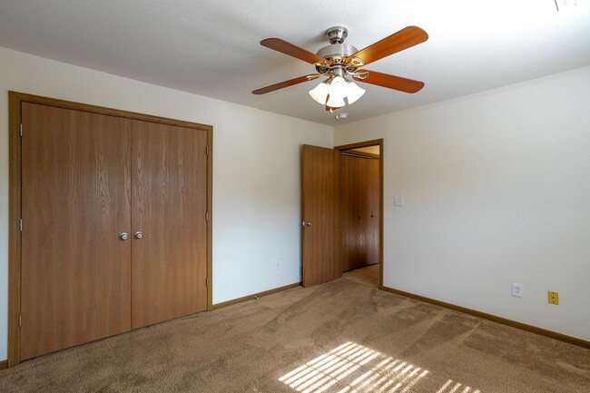 Building Photo - 601-603 Glenstone Dr.