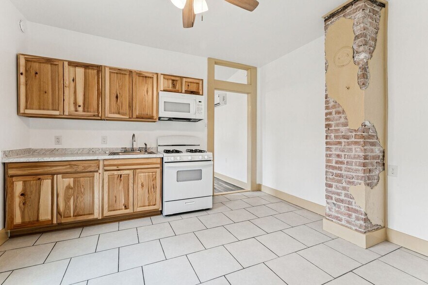 Building Photo - 843 Elmira Ave
