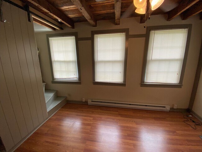 Building Photo - One Bedroom with Private Patio