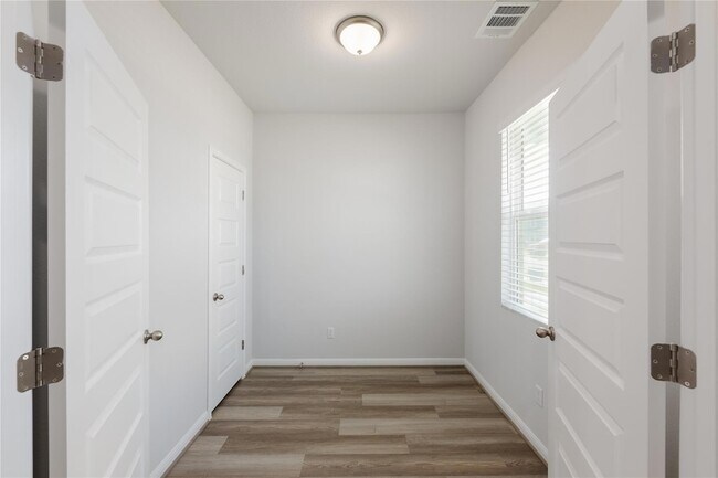 Building Photo - 301 Elm Br Trl