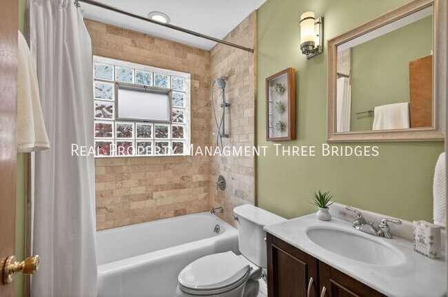 Building Photo - 130 S Barat Ave