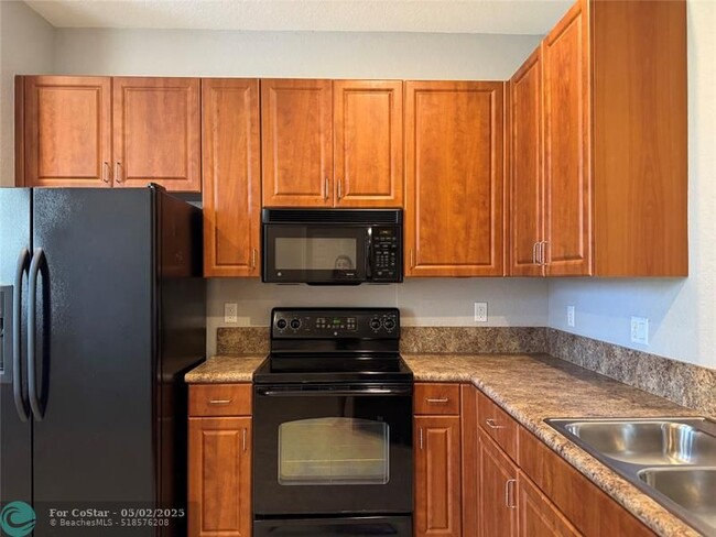 Building Photo - 2565 Stockbridge Square SW