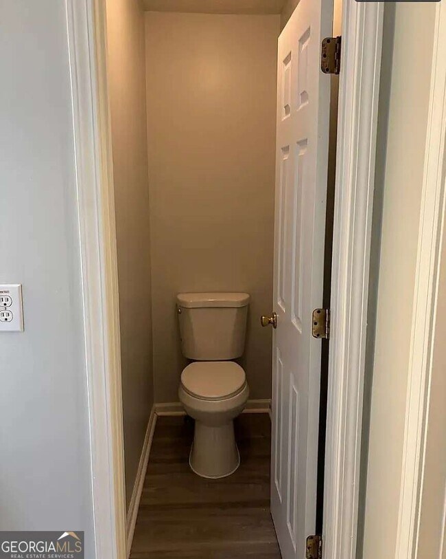 Building Photo - 235 Circle Rd