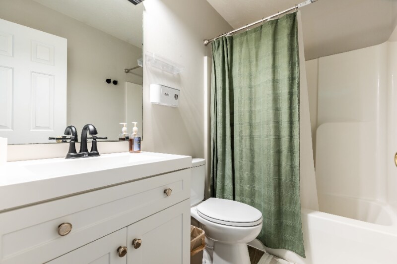 Building Photo - 868 Virginiabradford Ct