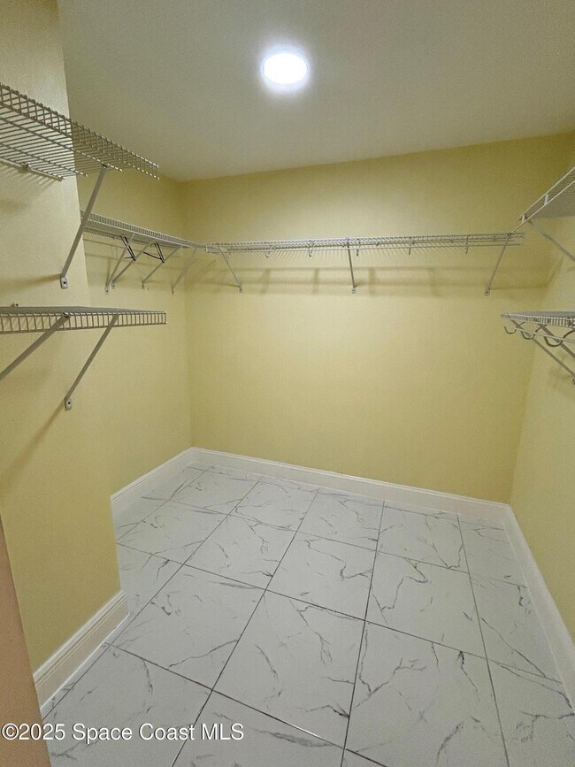 Building Photo - 3266 Weyburn Ave SE