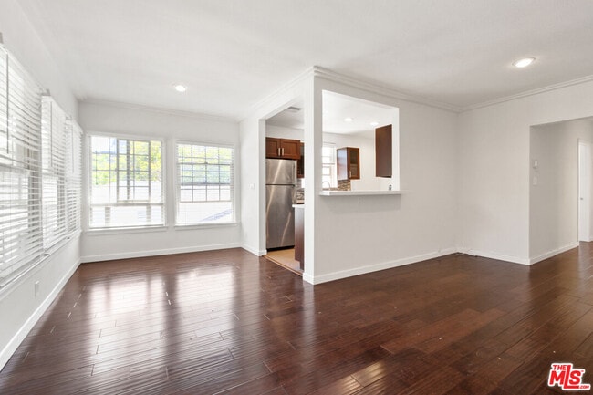 Building Photo - 1335 S Roxbury Dr