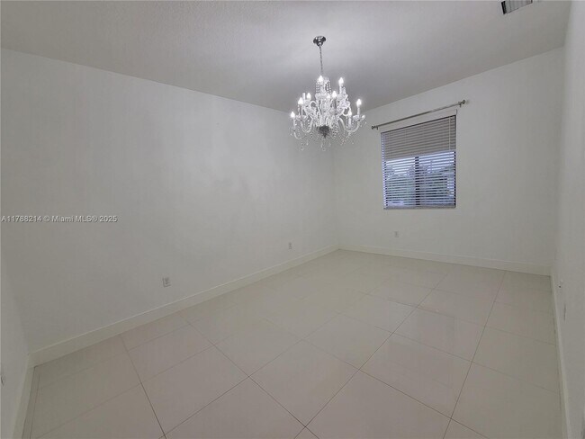 Building Photo - 492 SW 91st Pl