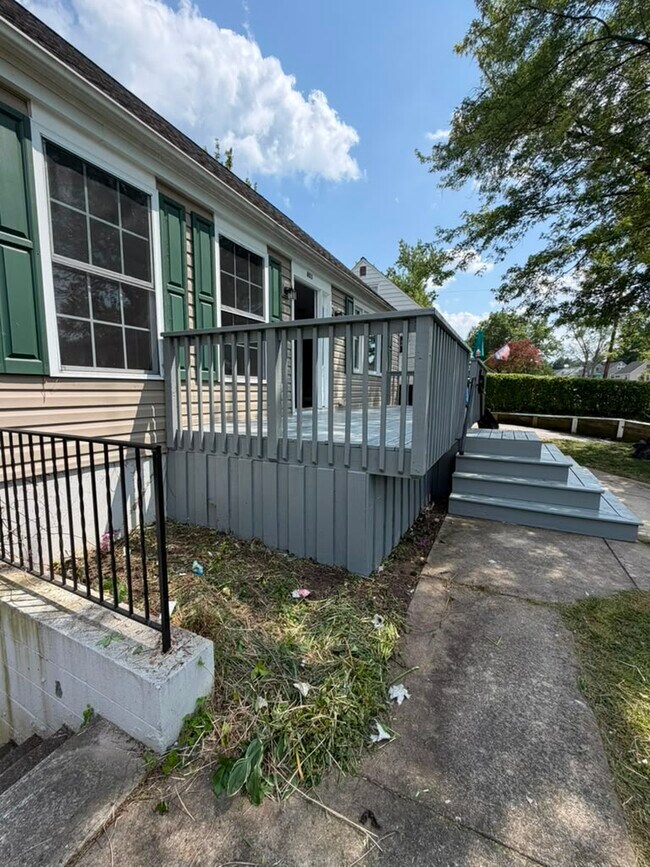 Building Photo - 803 Silver Creek Rd
