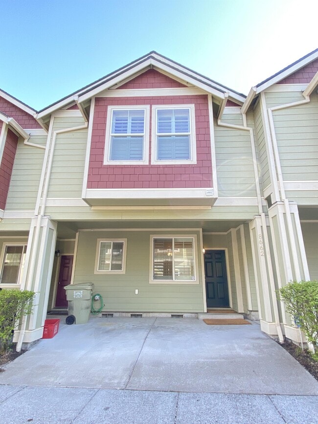 Building Photo - 8662 NE Trafalgar Ln