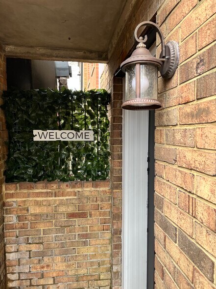 Building Photo - 614 G St SW