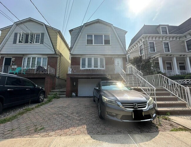 Primary Photo - 88 W 8th St