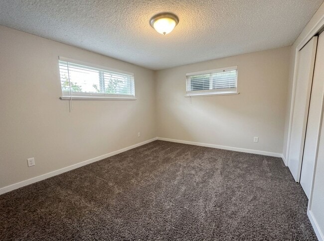 Building Photo - 2575 Jellison St