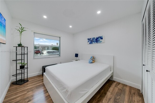 Building Photo - 1025 NW 128th Ct