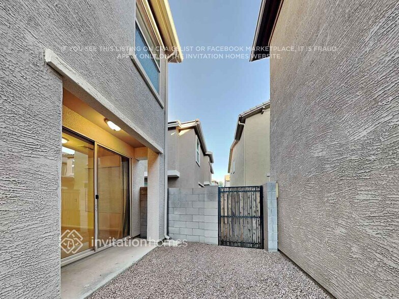 Building Photo - 3369 E Constitution Dr