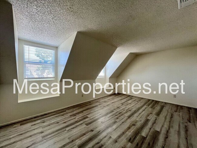 Building Photo - 11321 Oakwood Dr