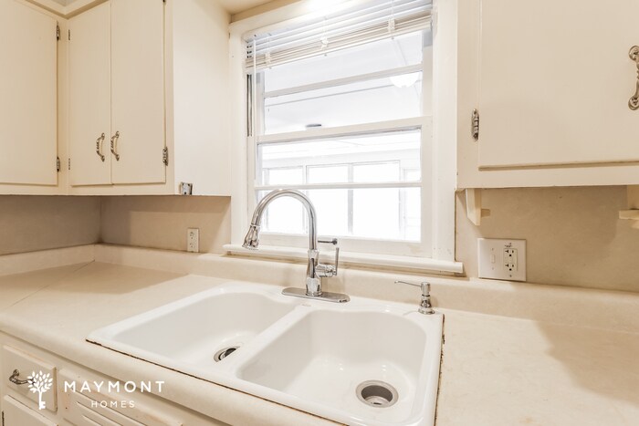 Building Photo - 3815 Idlewild Ave