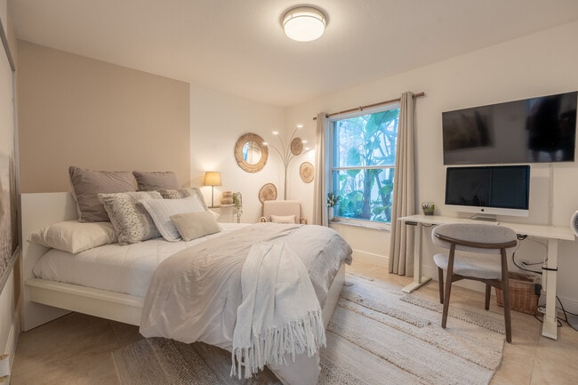 Building Photo - 18004 SW 20th St