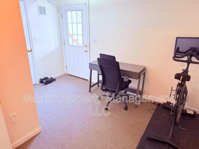 Building Photo - 140 Stedman St