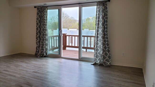 Building Photo - 1675 Cedarwood Dr