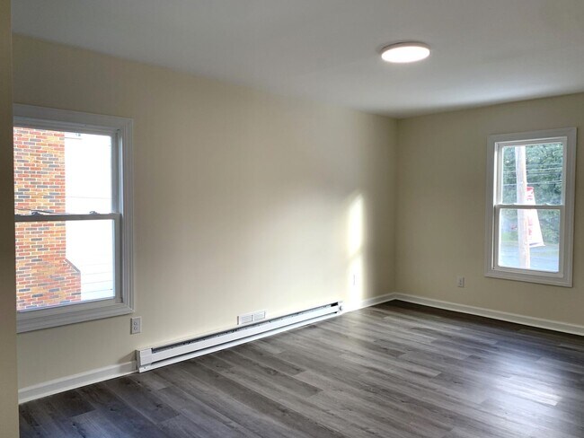 Building Photo - Newly renovated 4 bed/2.5 bath single fami...