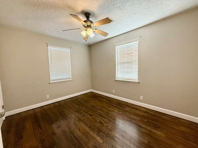 Building Photo - 4 Bed Family Home