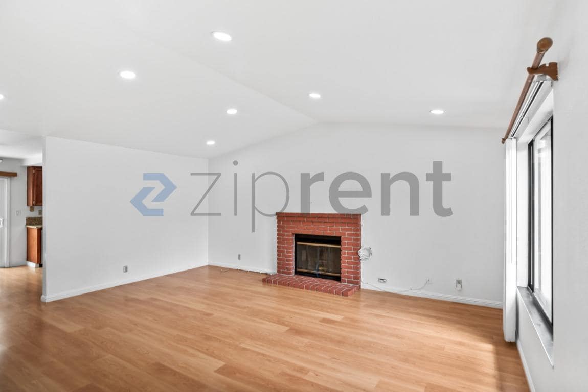 Building Photo - Unit