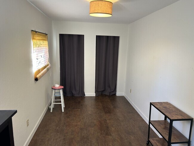 Building Photo - Lovely 1 Bedroom, 1 Bathroom Unit with Office in West Petaluma