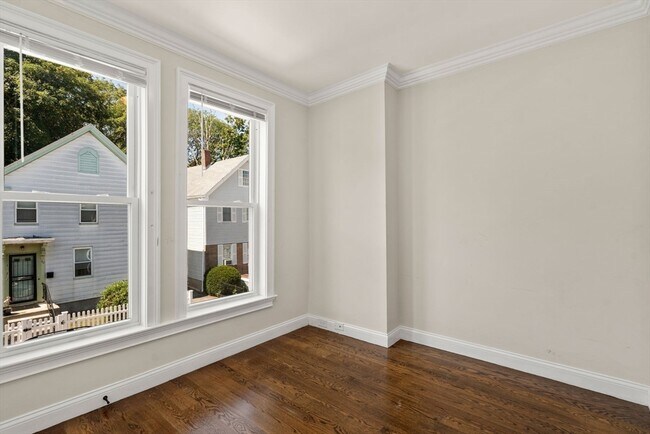 Building Photo - 39 Walnut St