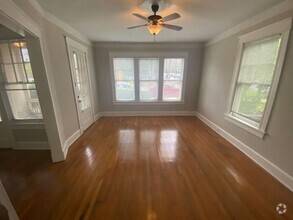 Building Photo - Beautiful Vintage 2 bedroom in the Heart o...