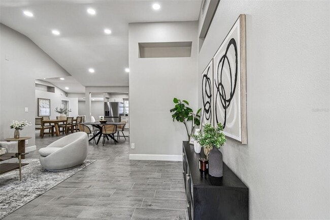 Building Photo - 2 S Treasure Dr