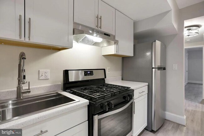 Building Photo - 1712 West Virginia Ave NE