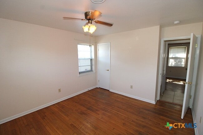 Building Photo - 2706 Live Oak Dr