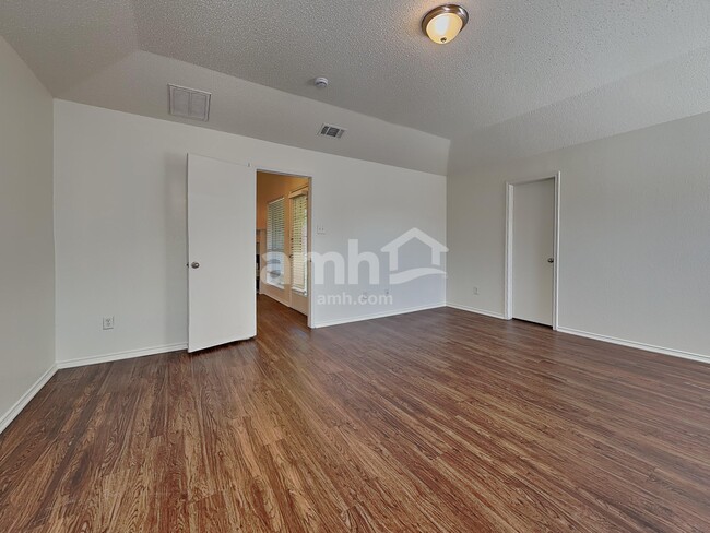 Building Photo - 818 La Sierra Ct