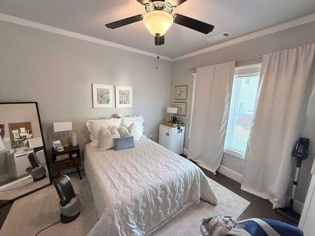Building Photo - 4 BR/ 4BA Home Located on MLK