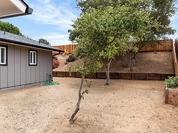 Building Photo - 243 Vista Ct