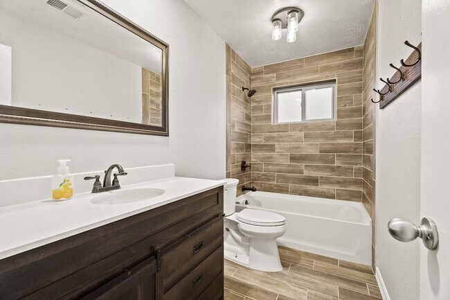 Building Photo - 3877 Pecan Cir