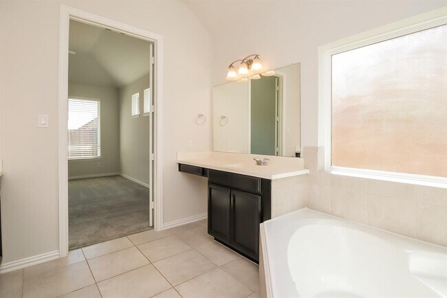 Building Photo - 24323 Huntcliff Dr