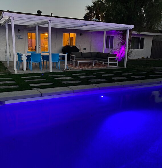 Saltwater pool - 2872 E Ventura Rd