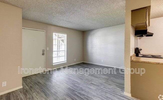 Building Photo - 4657 S Darlington Ave