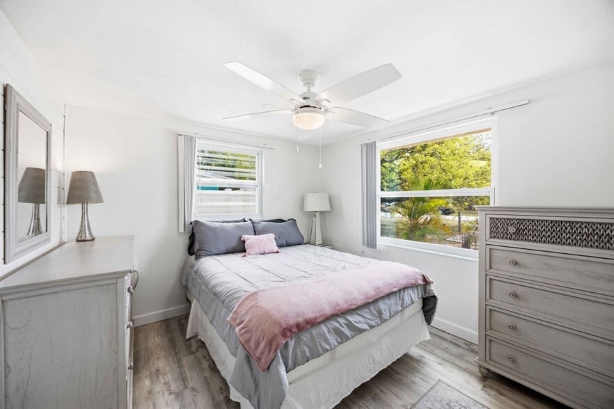 Building Photo - 370 E Fray St