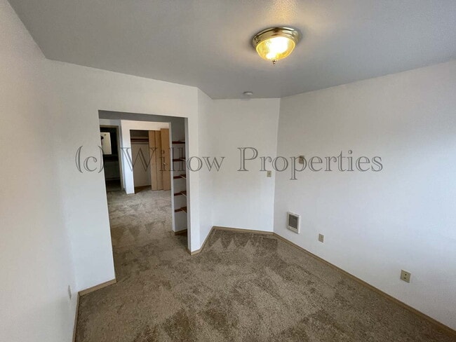 Building Photo - 3 Bedroom Lakewood Duplex