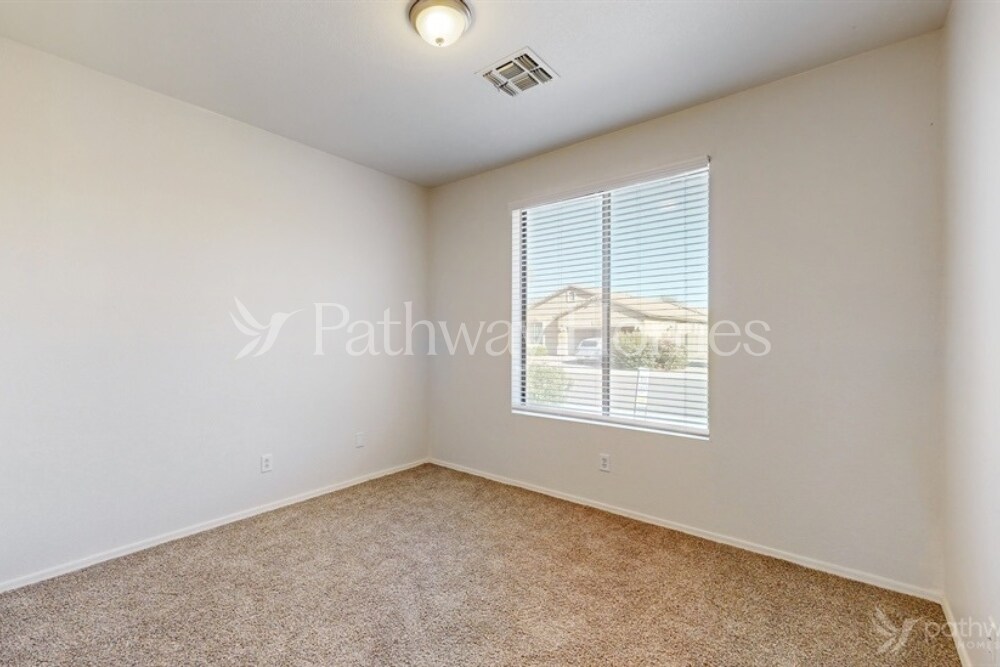 Building Photo - 8718 N 57th Ln