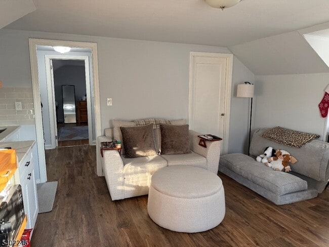 Building Photo - 8 Rowe Pl