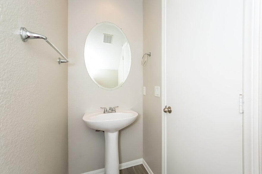 Building Photo - 1945 Barrel Oak Ave