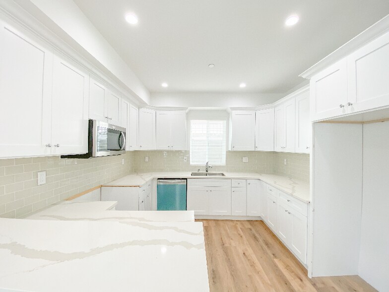 Building Photo - 6754 W 86th Pl