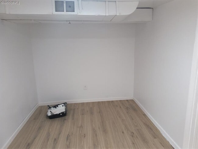 Building Photo - 18080 Westphalia St