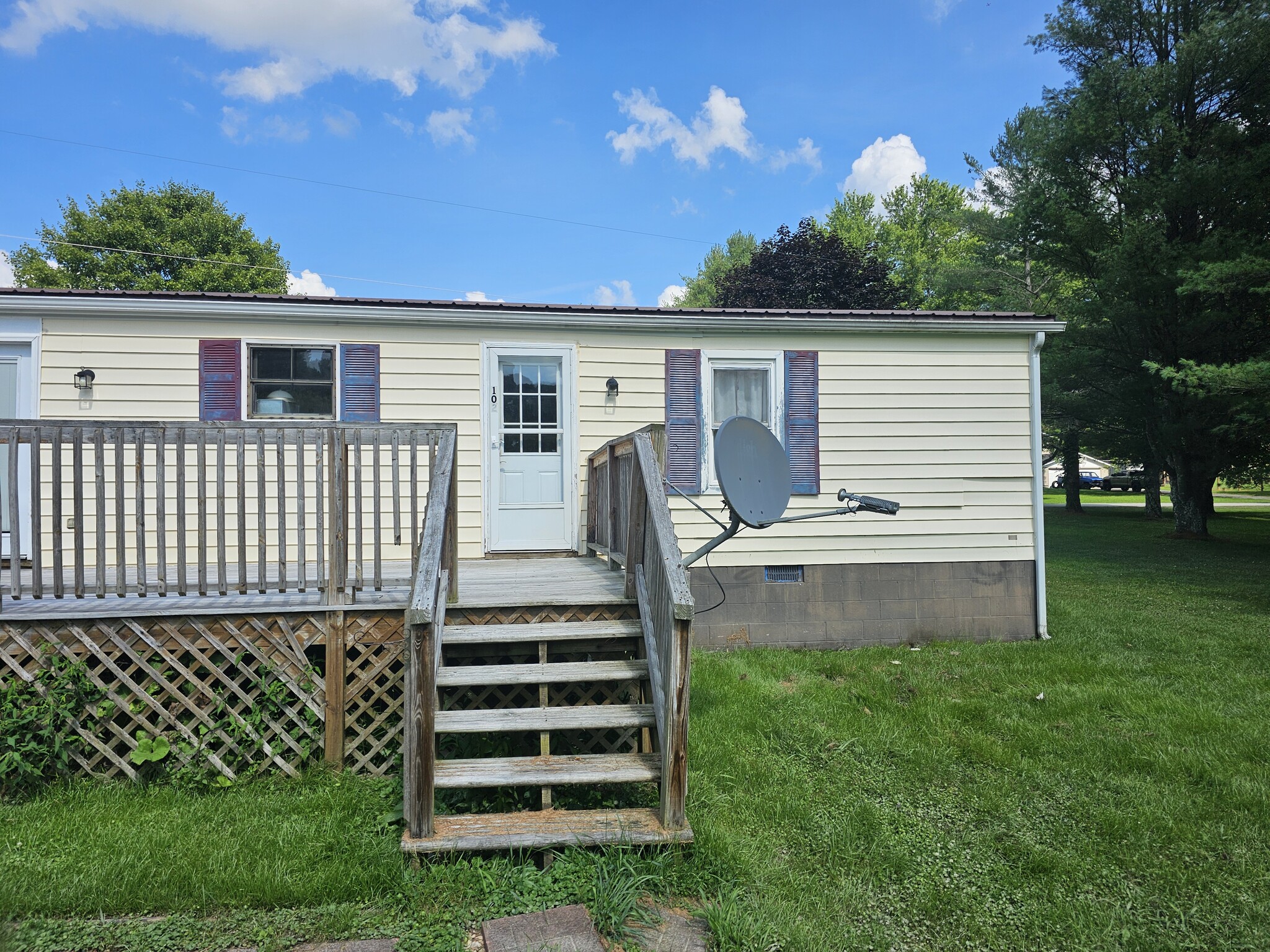 large back deck for unit 101 and 1022 - 19 crabtree rd